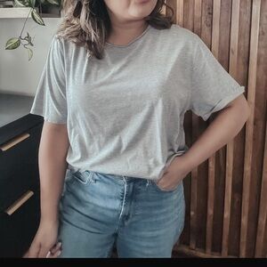 Vince Unisex 100% Pima cotton Heathered Gray Relaxed fit Tee. L